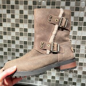 Super cute new UGG winter boots. Never worn. sheering lined. US 5.5, EU 36.5.